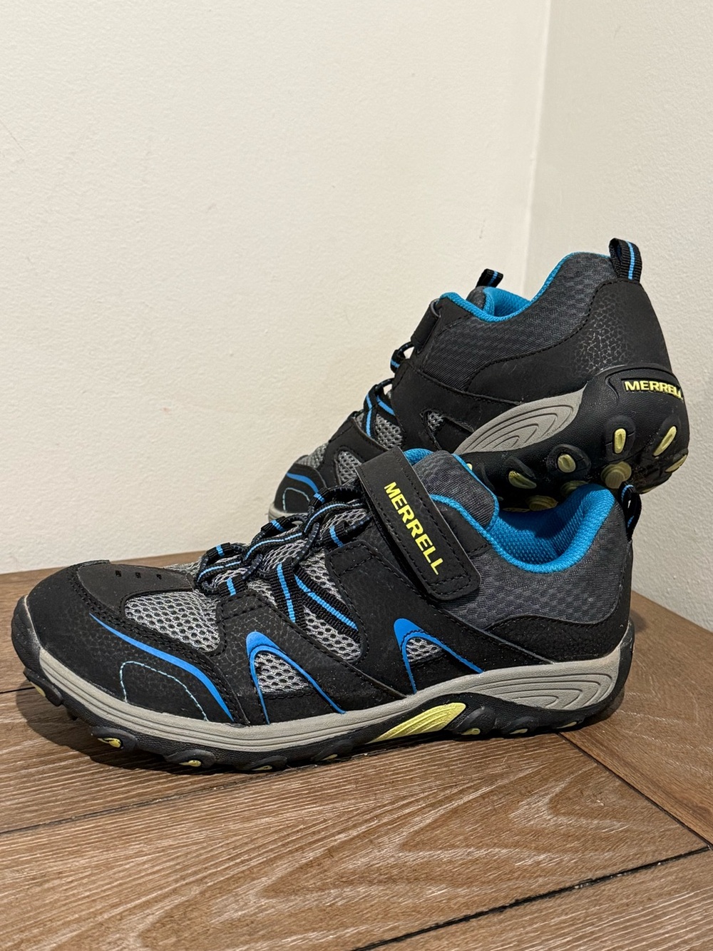 Merrell Boys Trail Chaser Hiking Shoes Black Blue MK261971 Leather Hook Loop 5.5